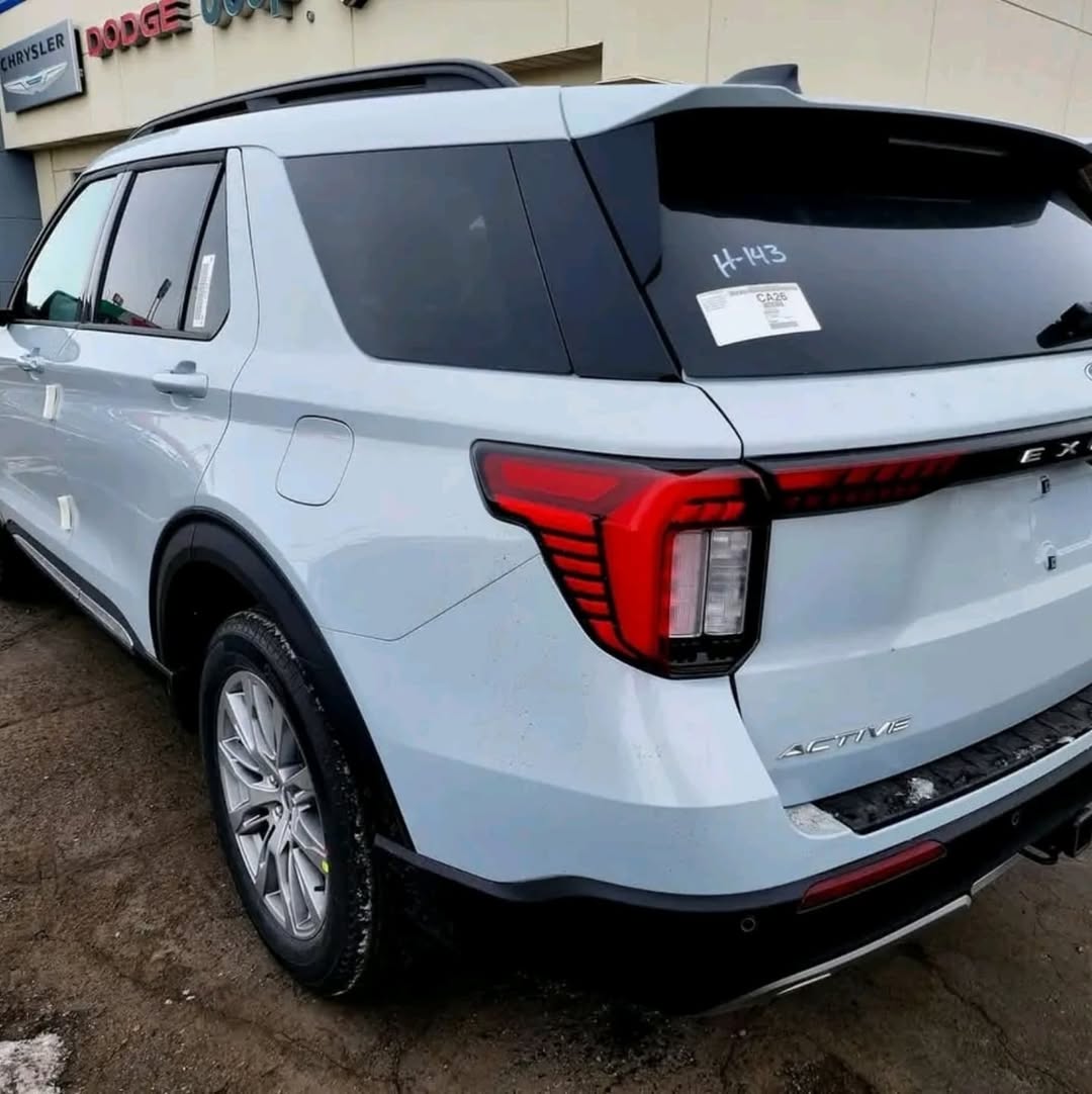 Ford Explorer view 5