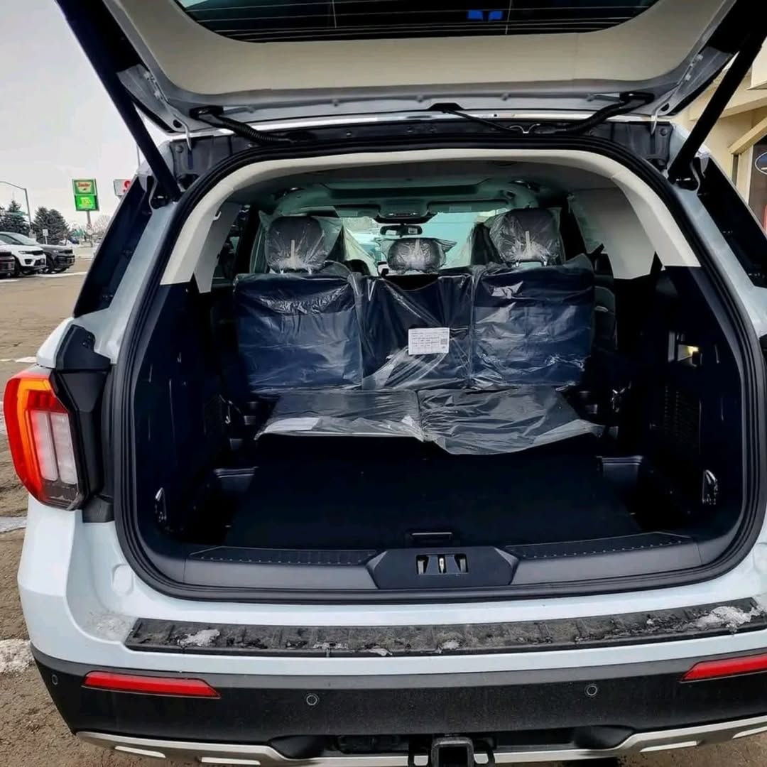 Ford Explorer view 6