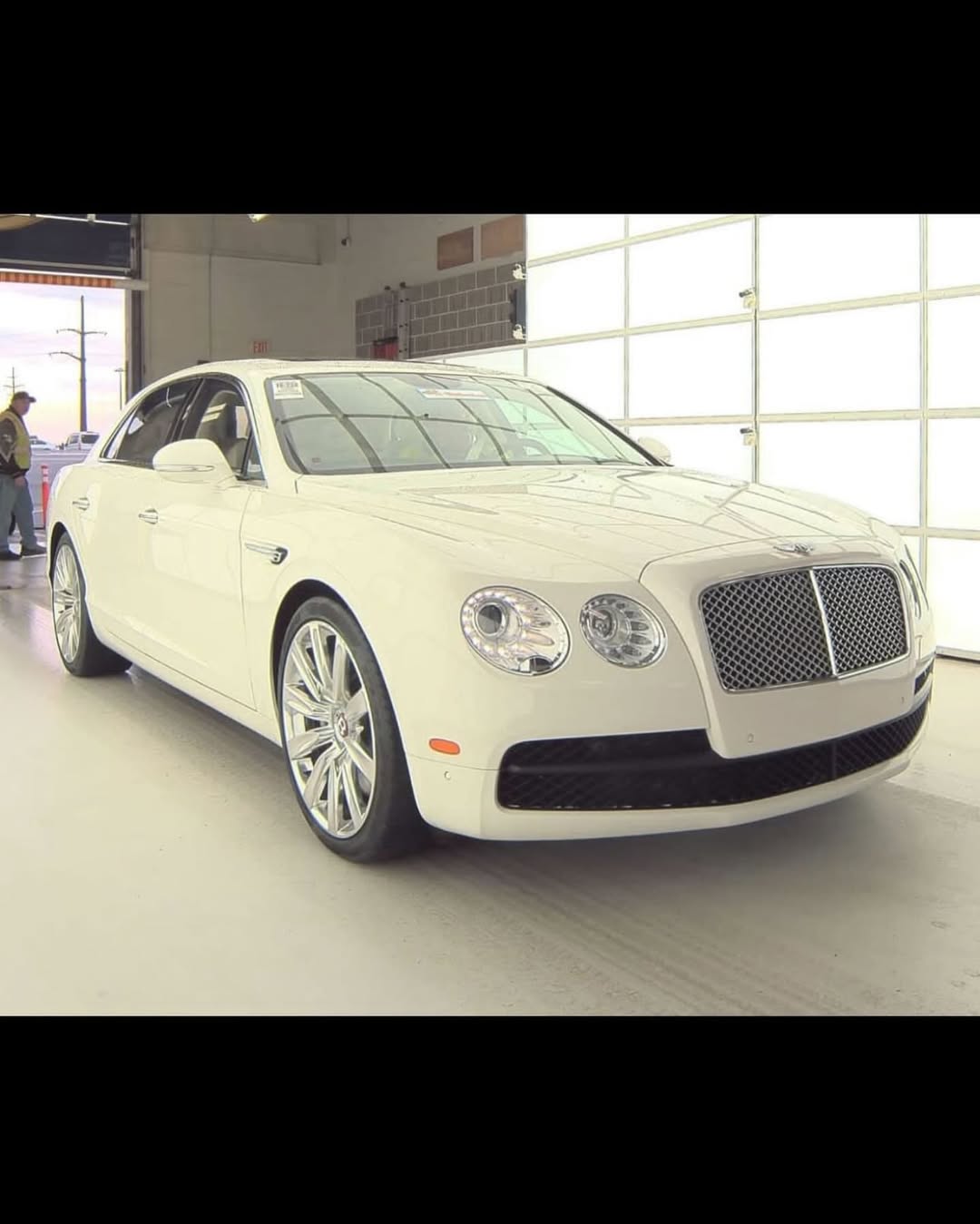 Bentley Flying Spur view 7