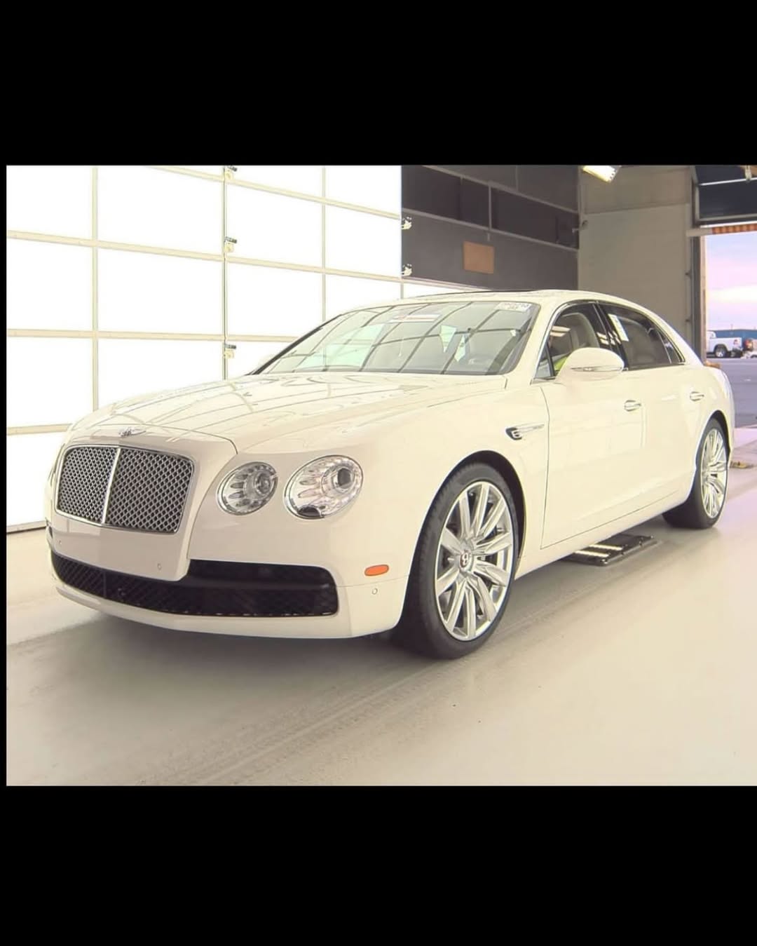 Bentley Flying Spur view 4