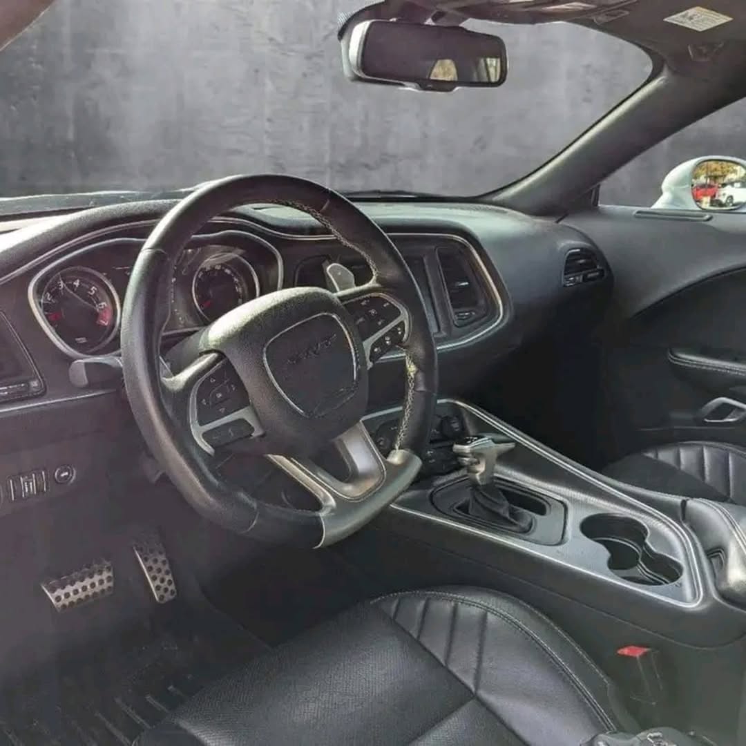 Dodge Challenger 2dr Cpe SRT 392 view 3