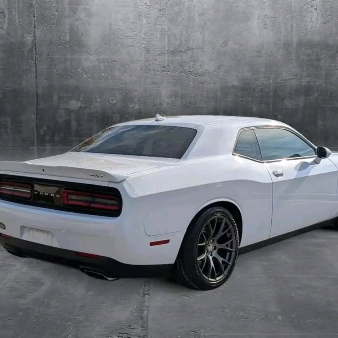 Dodge Challenger 2dr Cpe SRT 392 view 2