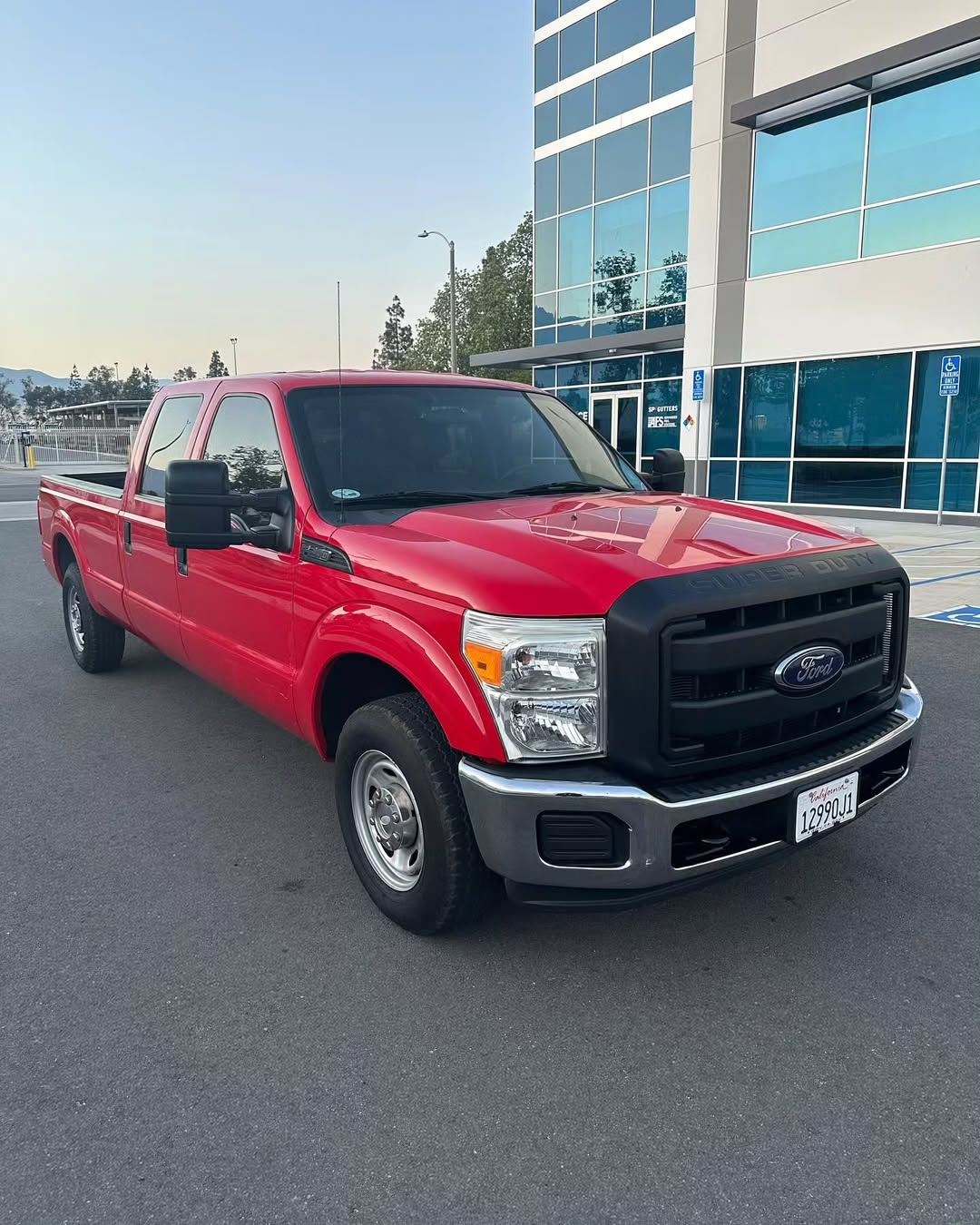 Ford F250 Super Duty view 3