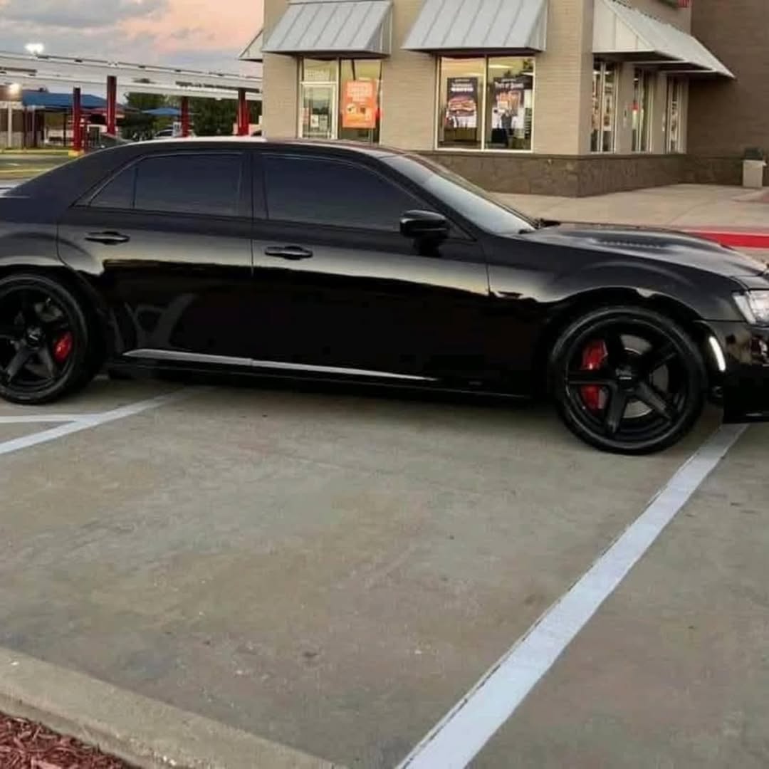 Chrysler 300 Hellcat view 3
