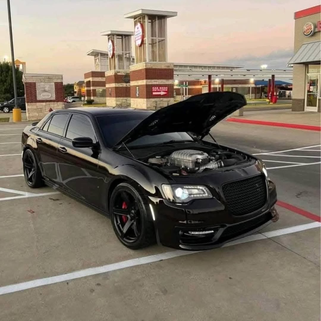 Chrysler 300 Hellcat view 4