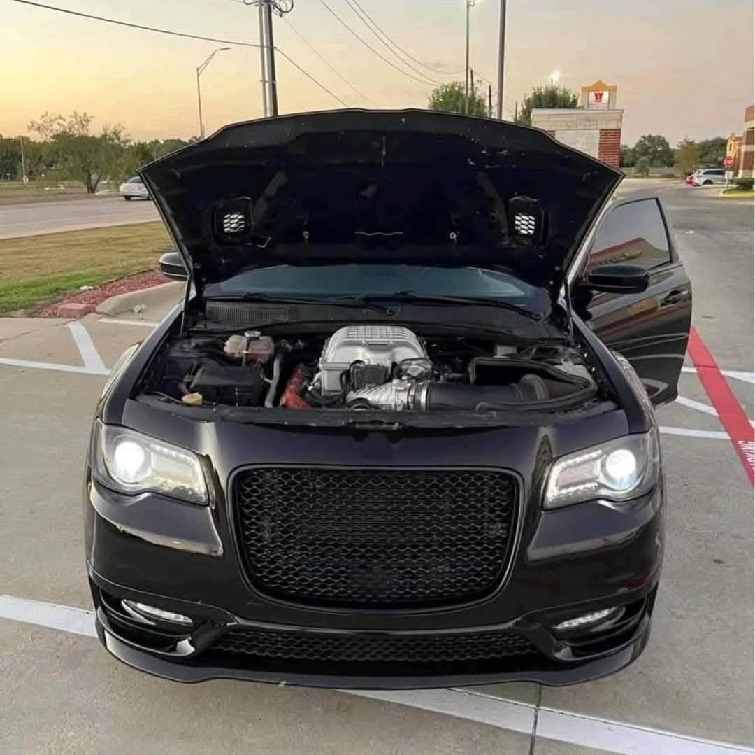 Chrysler 300 Hellcat view 2