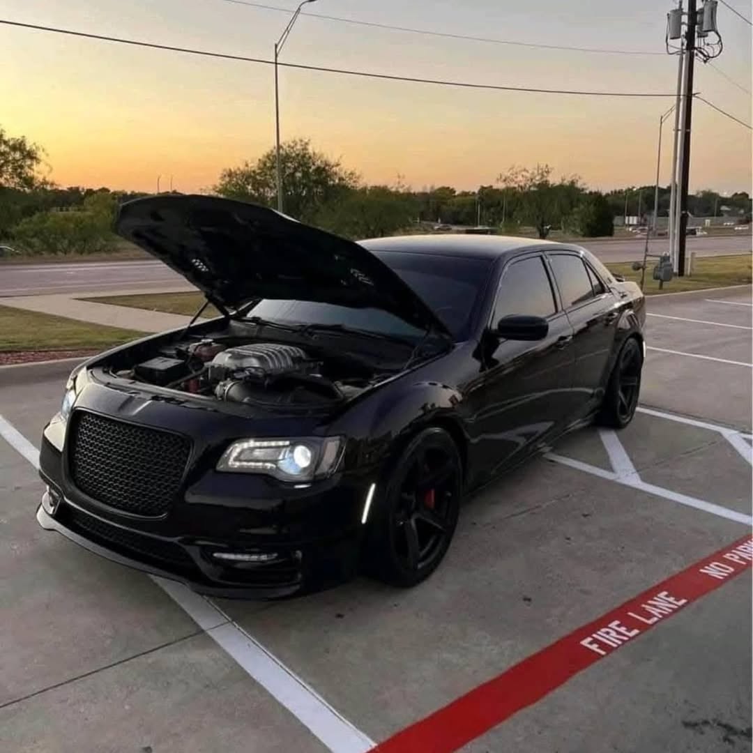 Chrysler 300 Hellcat view 6