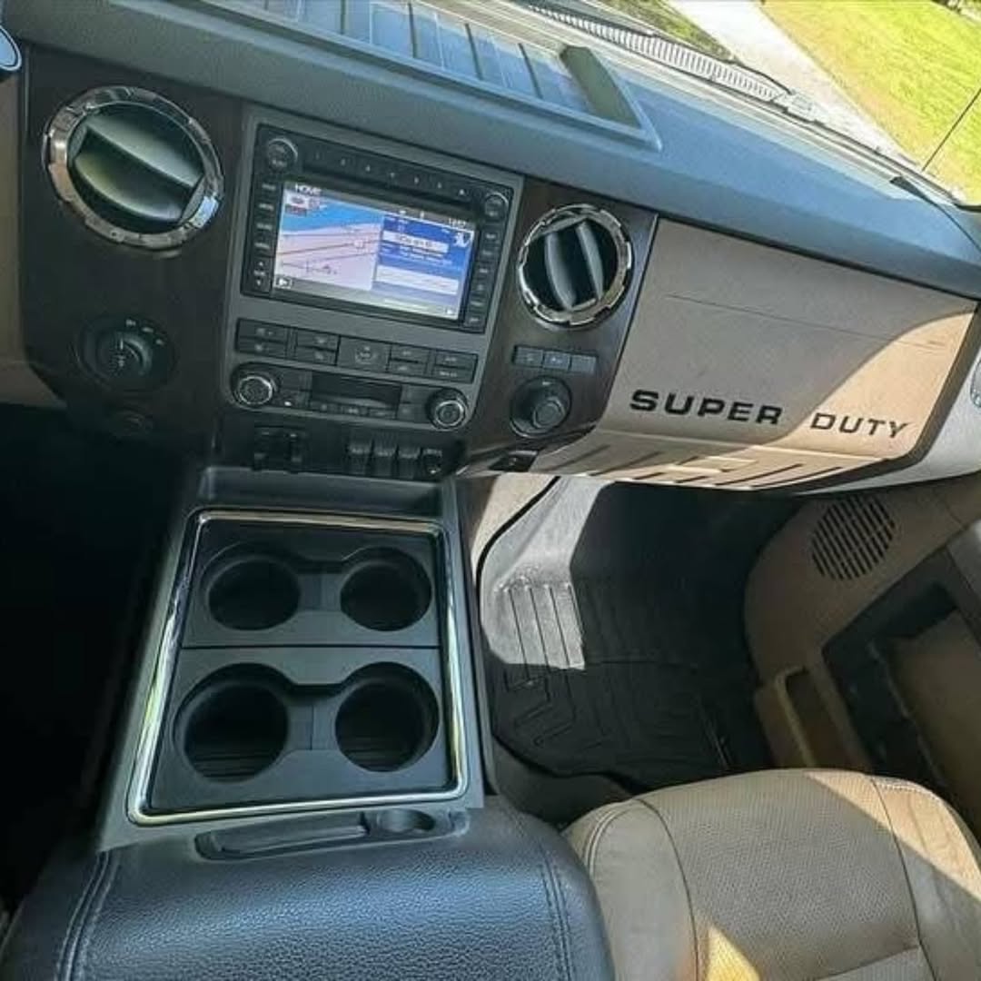 Ford F250 Lariat view 3
