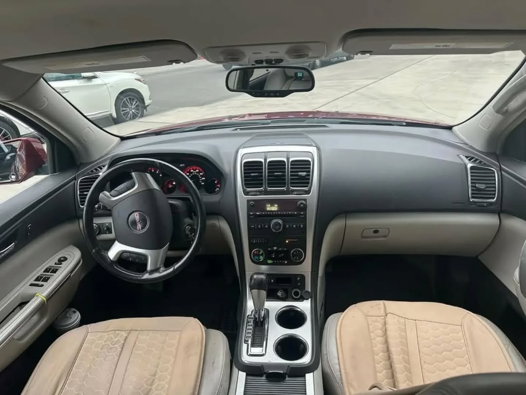 GMC ACADIA AWD view 5