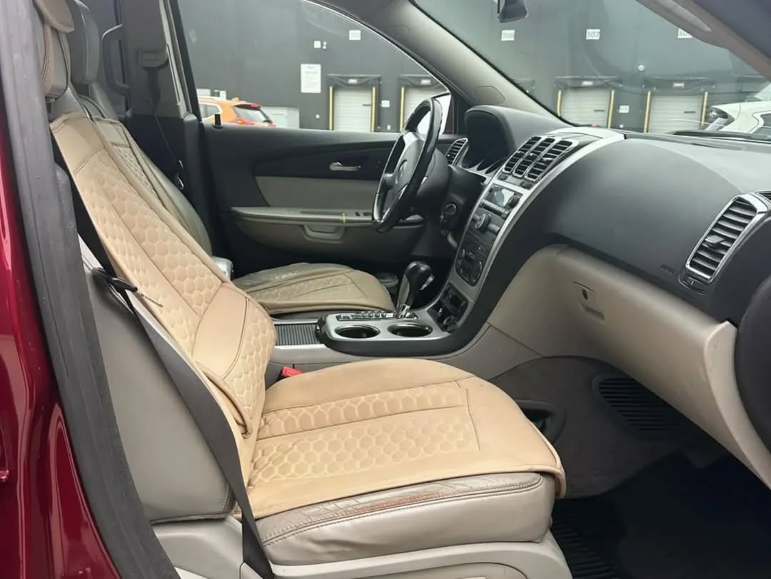 GMC ACADIA AWD view 6