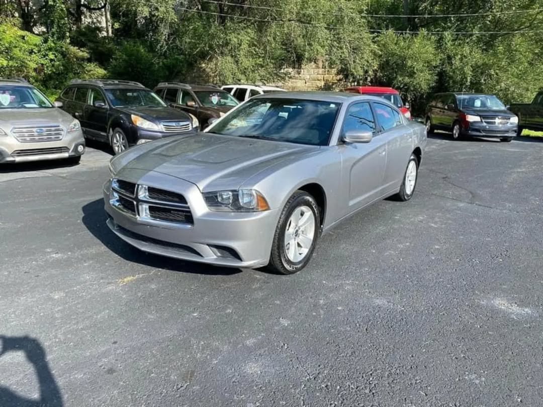 Dodge Charger srt8 view 3