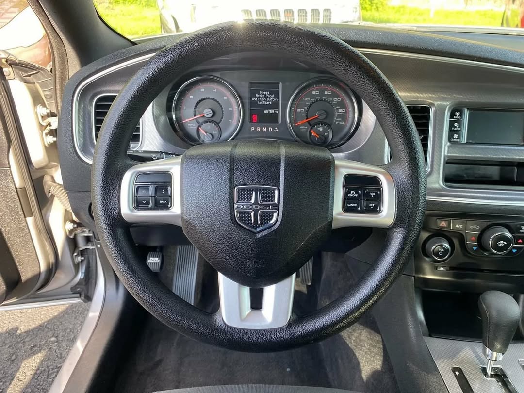 Dodge Charger srt8 view 8