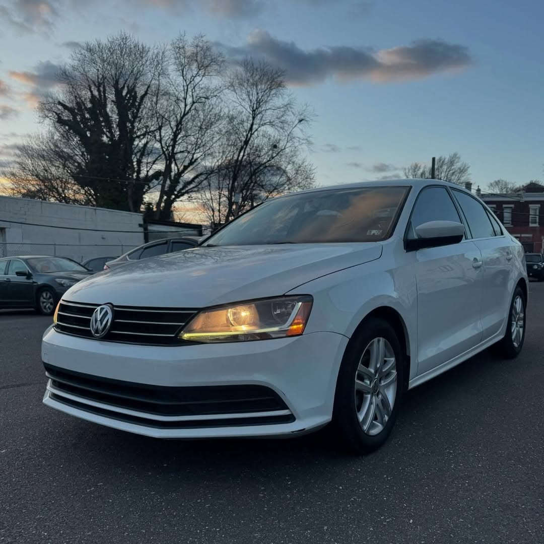 Volkswagen Jetta view 2