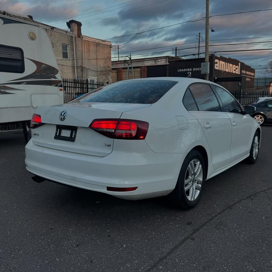 Volkswagen Jetta view 7