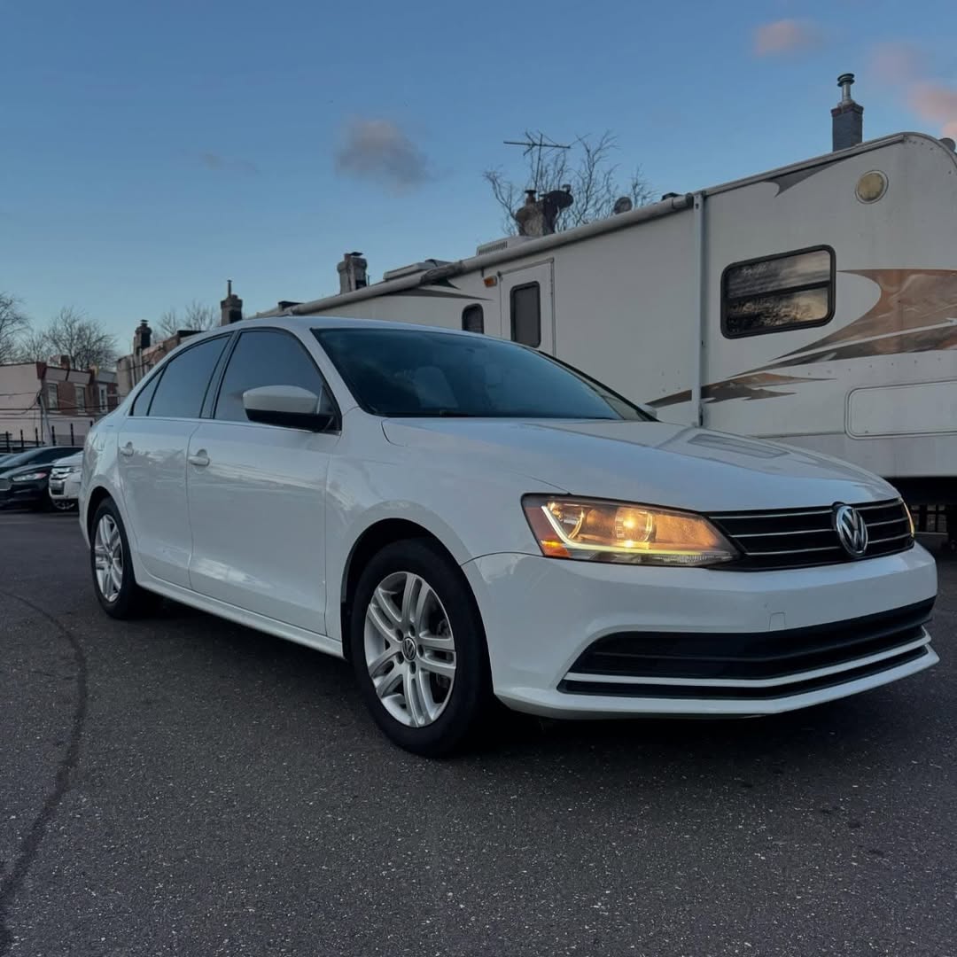 Volkswagen Jetta view 6