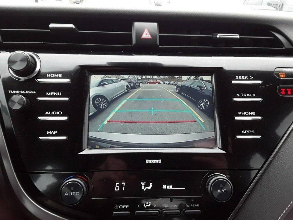 Toyota Camry SE Auto view 3