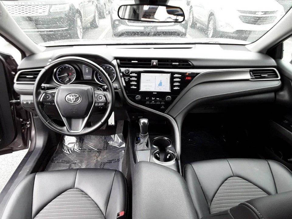Toyota Camry SE Auto view 4