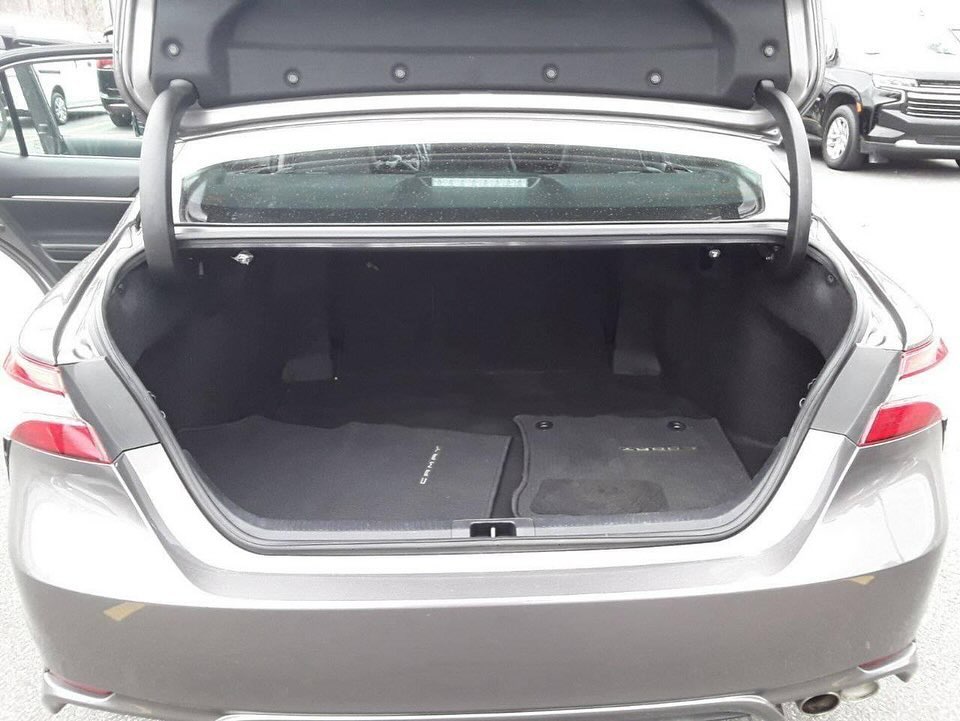 Toyota Camry SE Auto view 6