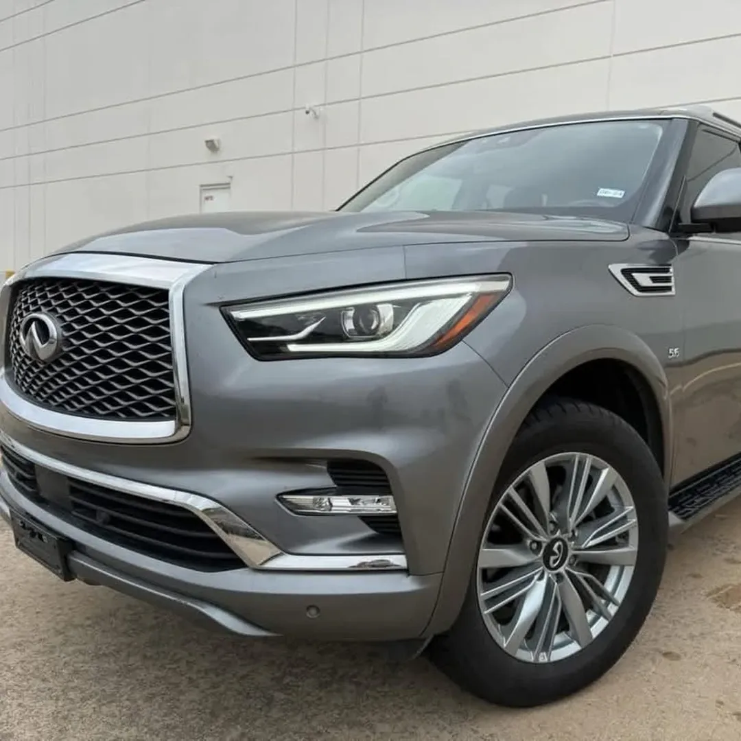 Infiniti QX80 view 3