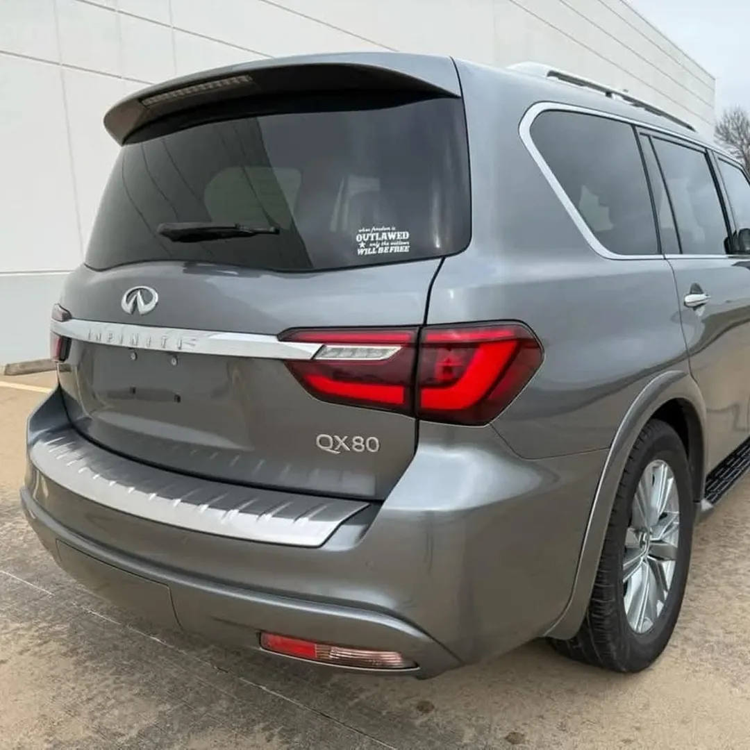 Infiniti QX80 view 8