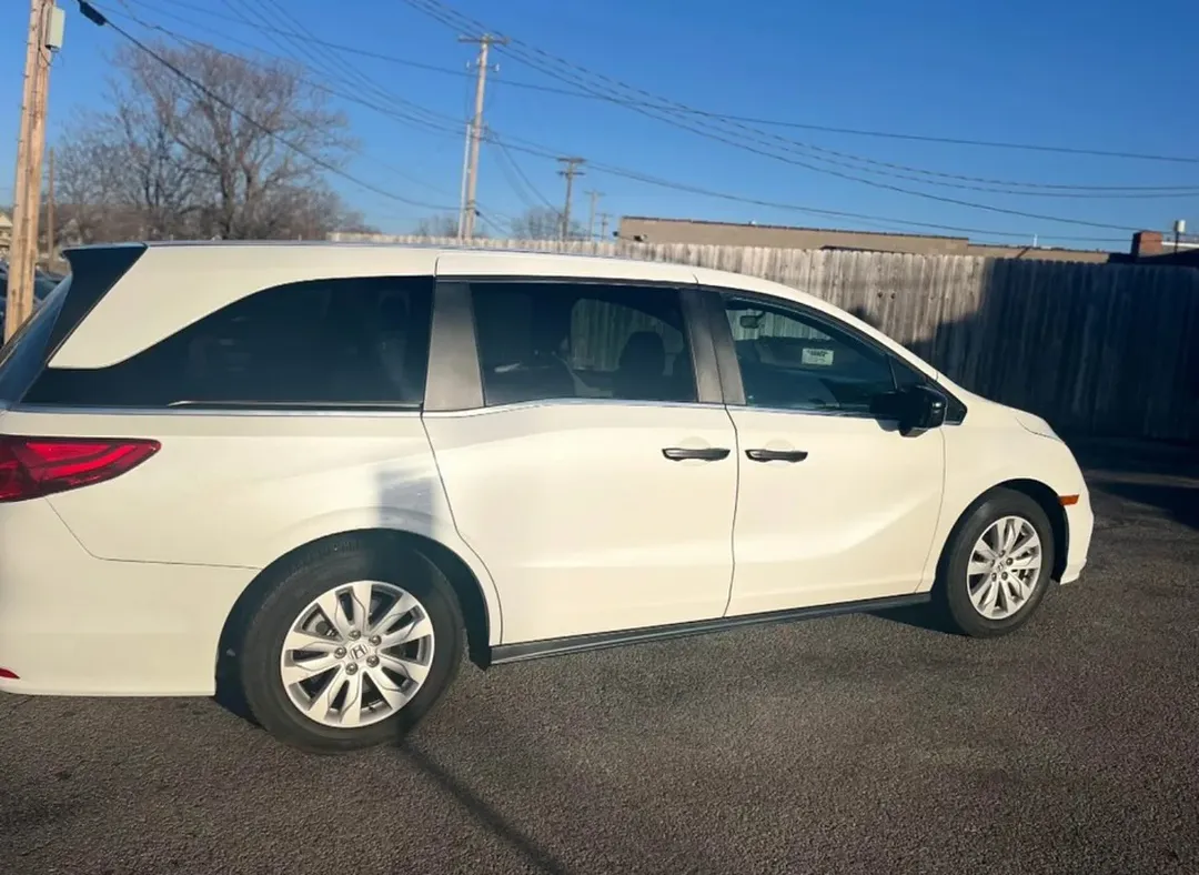 Honda Odyssey LX view 3