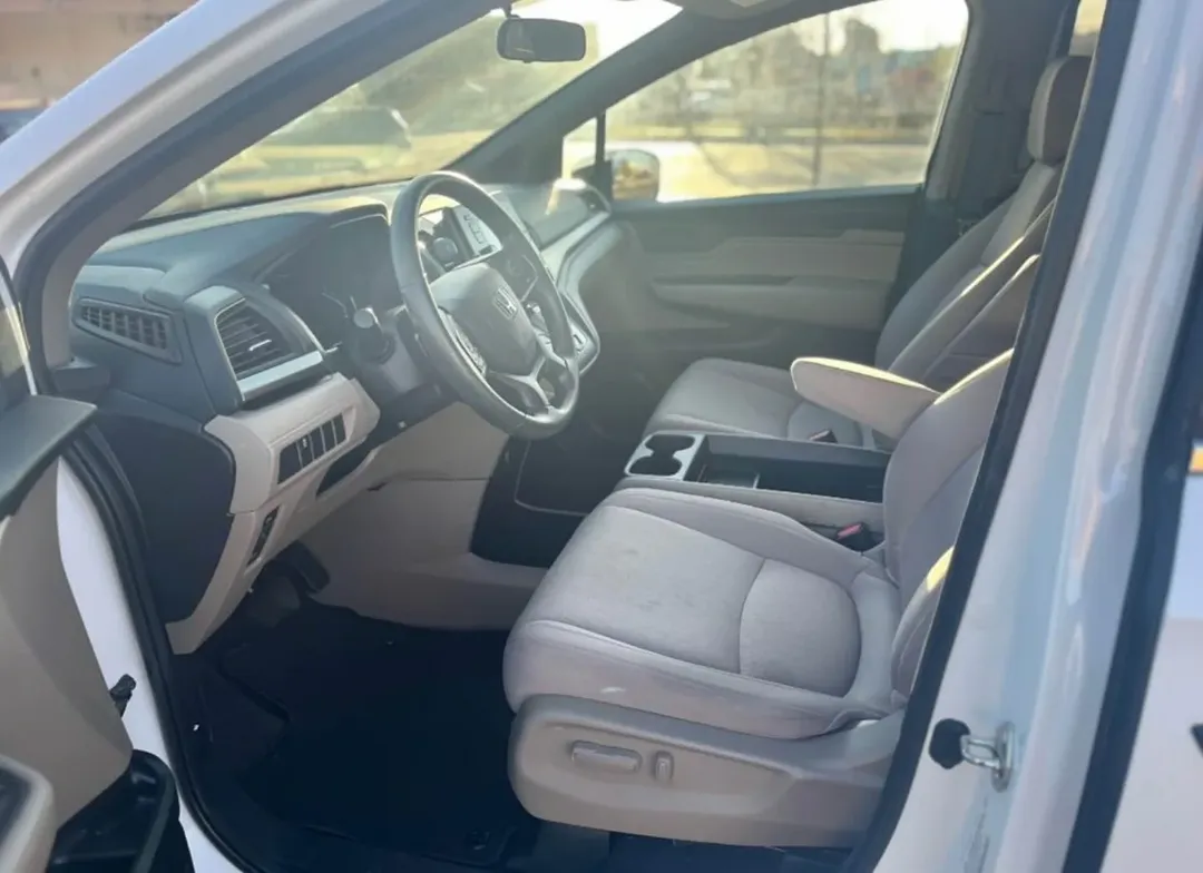 Honda Odyssey LX view 5