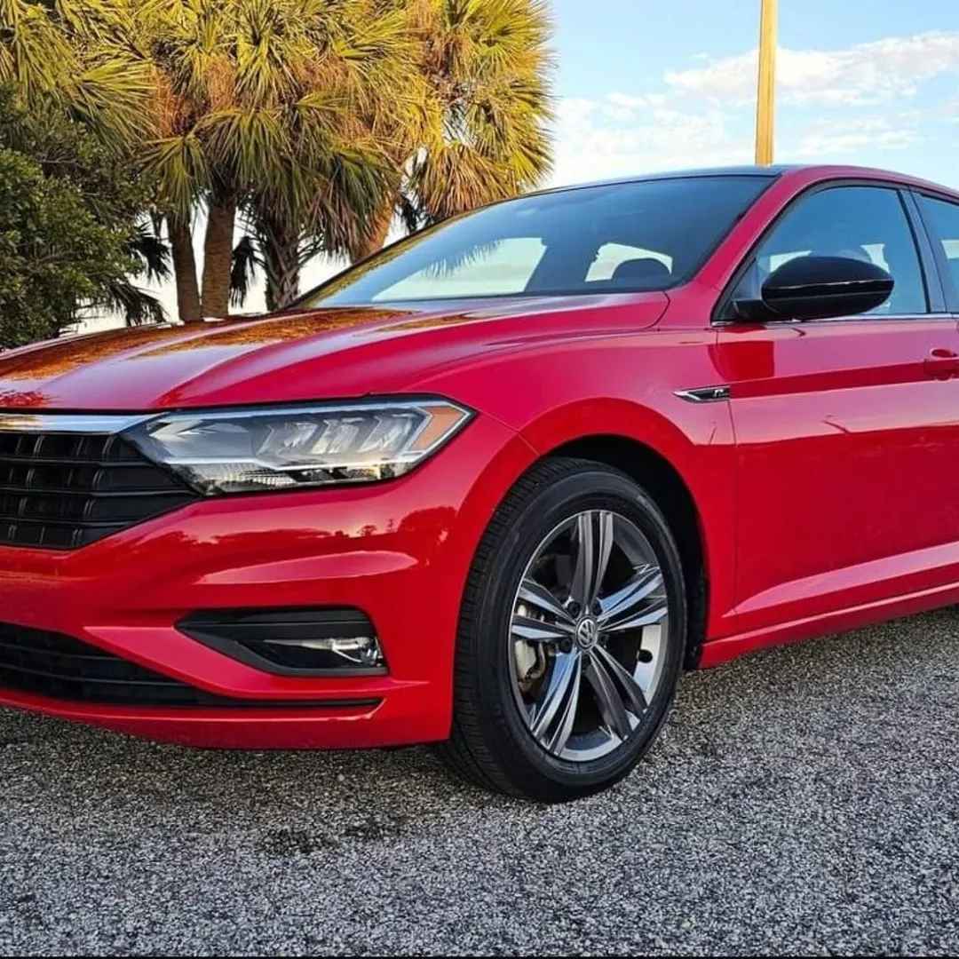Volkswagen Jetta R-Line view 4