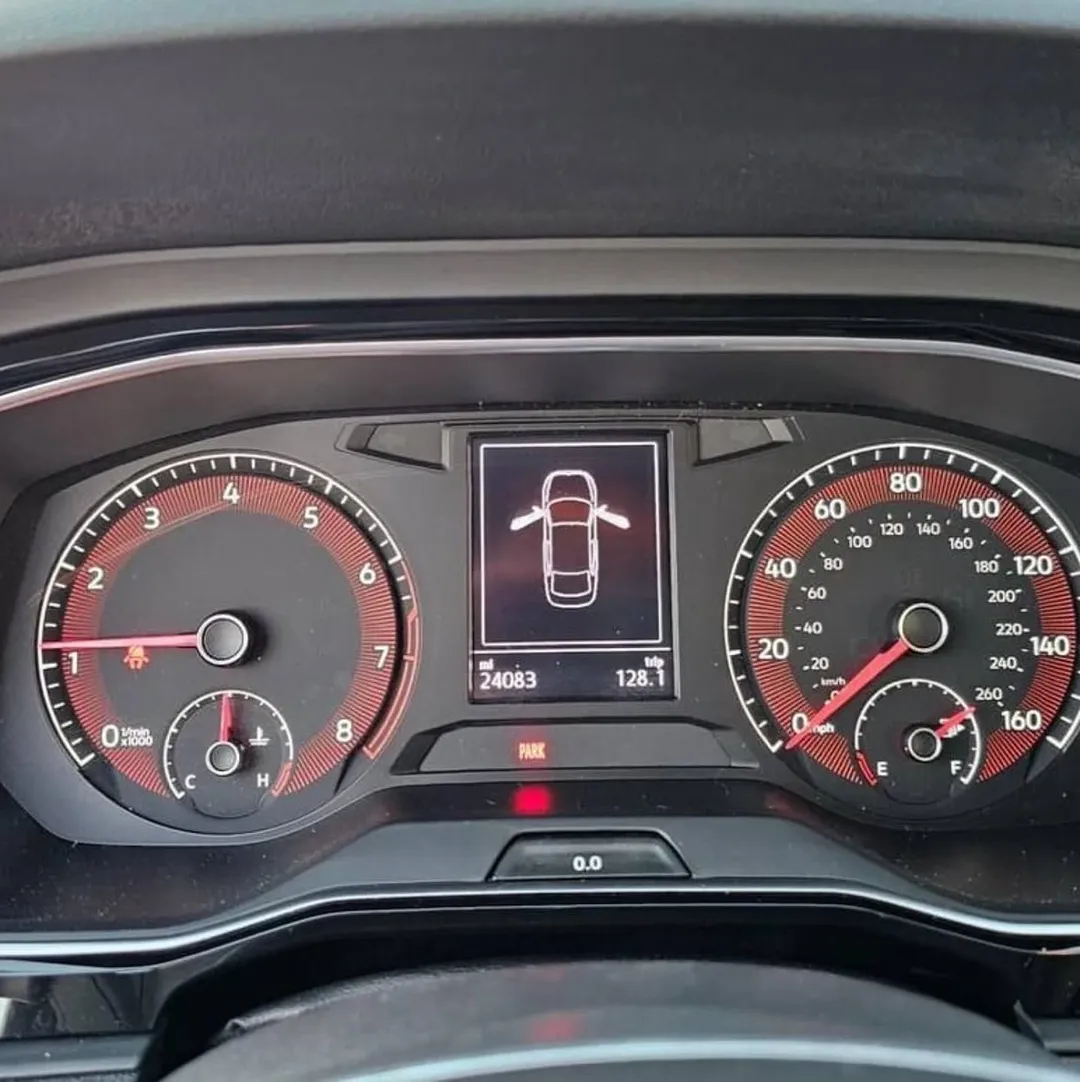 Volkswagen Jetta R-Line view 6