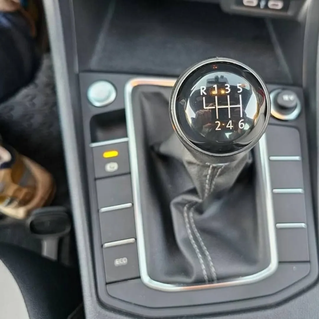 Volkswagen Jetta R-Line view 8