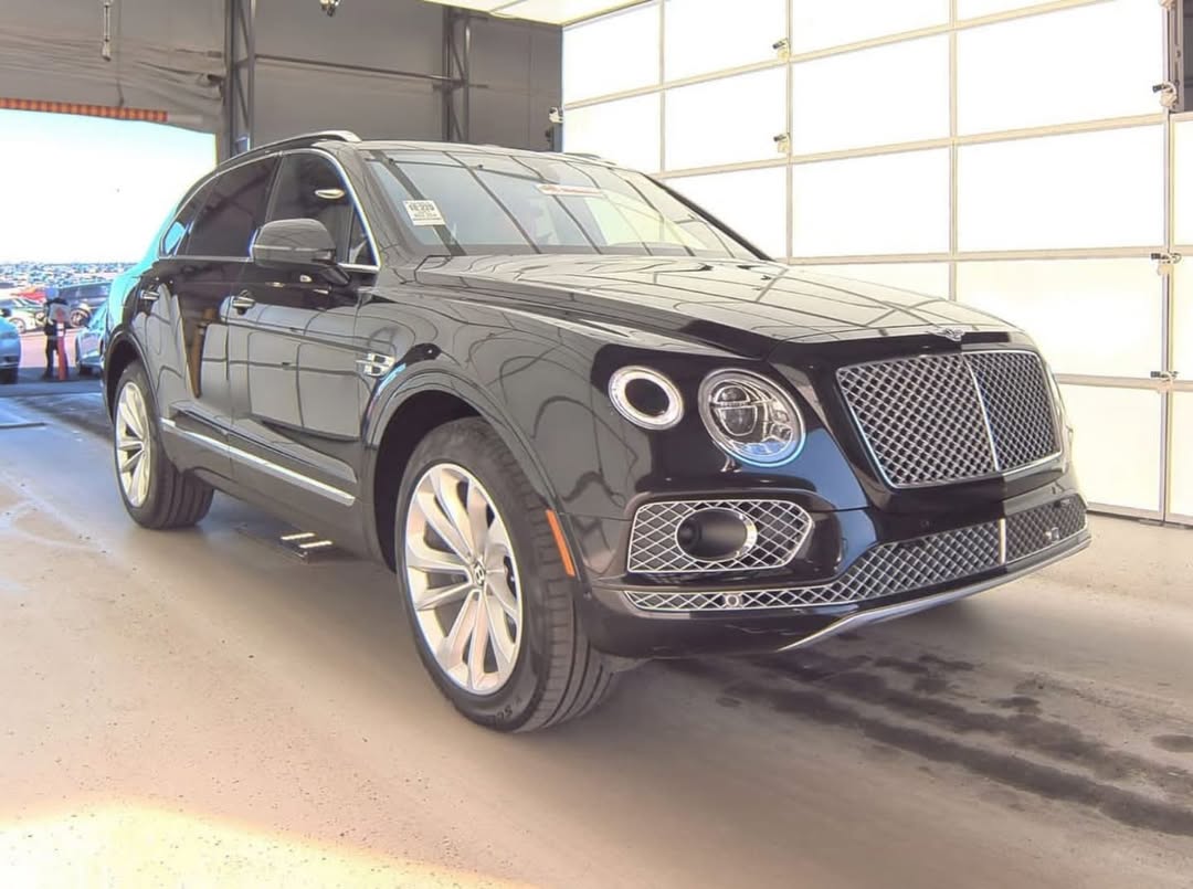 Bently BENTAYGA view 4