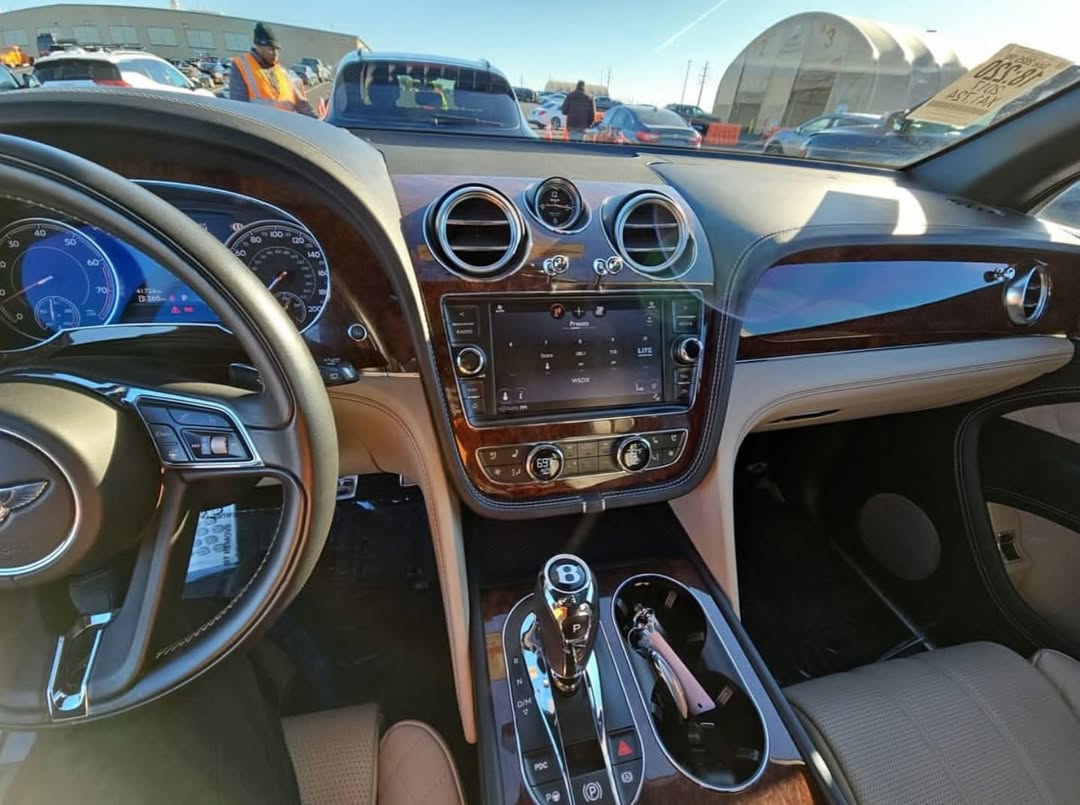 Bently BENTAYGA view 6