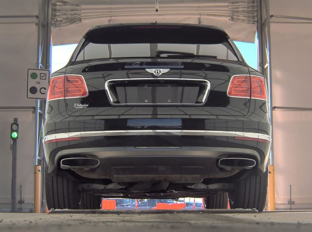 Bently BENTAYGA view 8