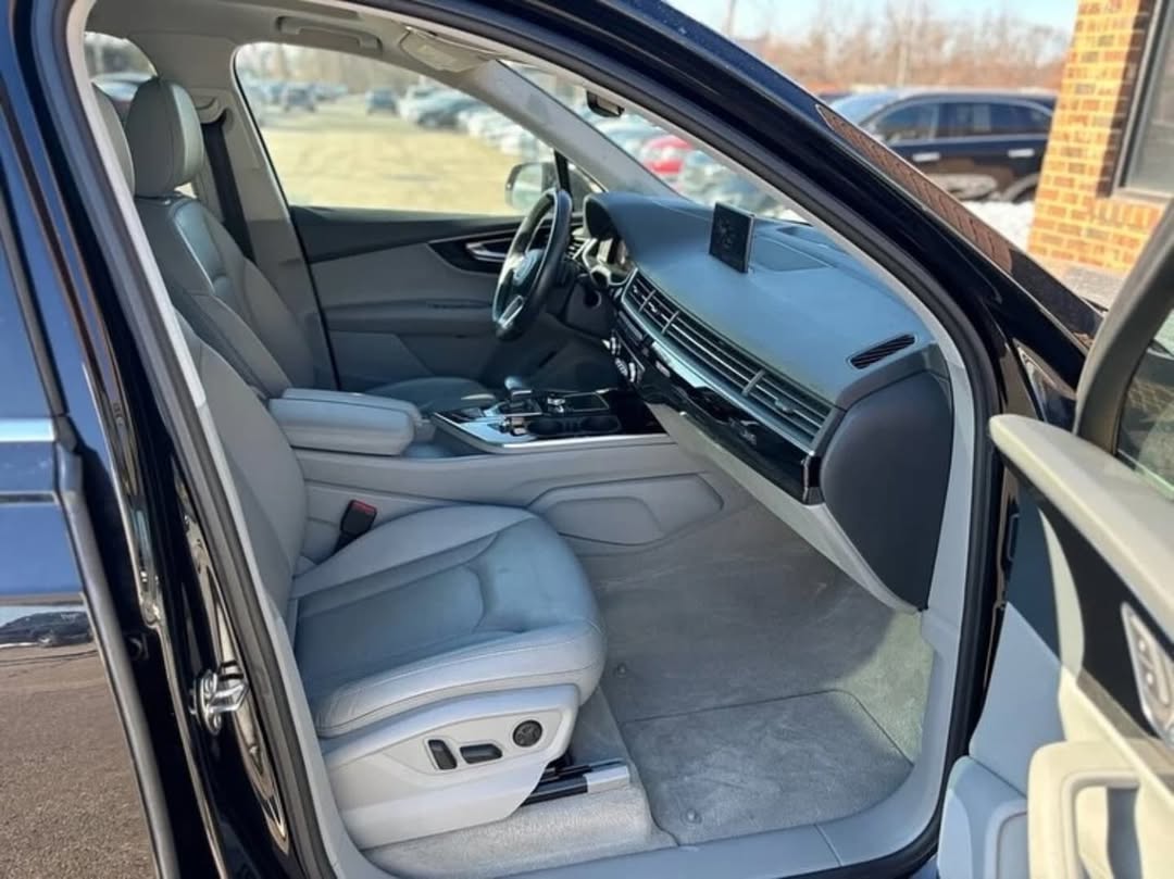 Audi Q7 Quattro Premium view 4