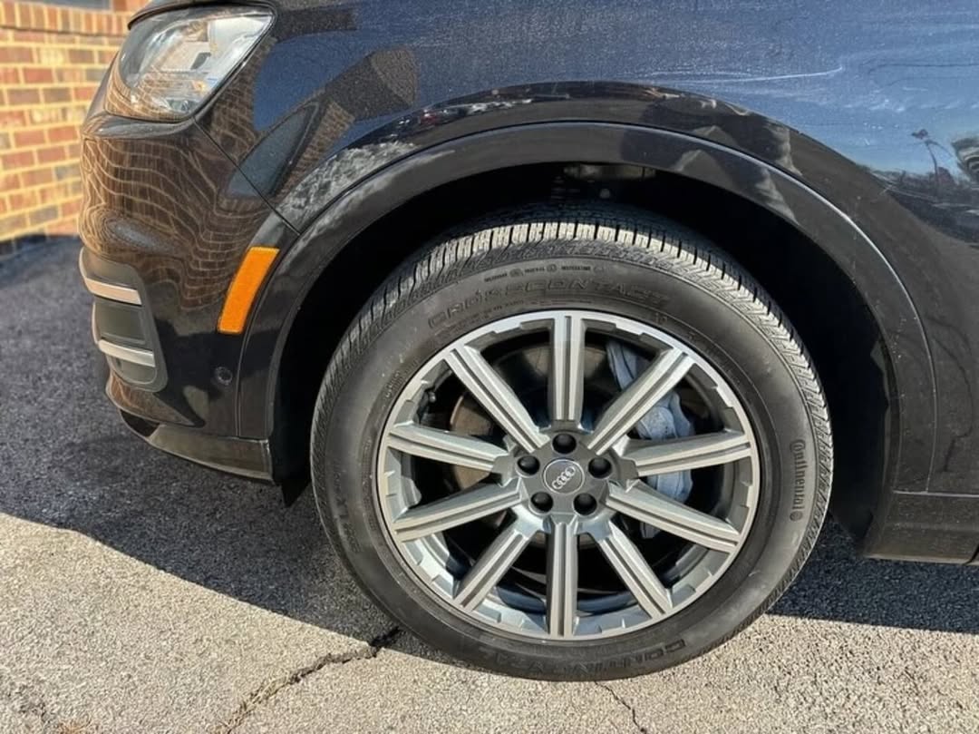 Audi Q7 Quattro Premium view 3