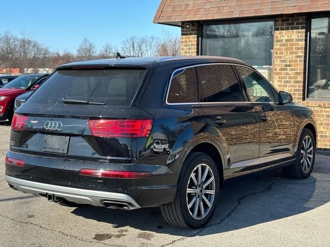 Audi Q7 Quattro Premium view 8