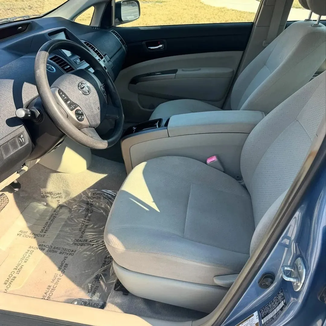 Toyota Prius view 5