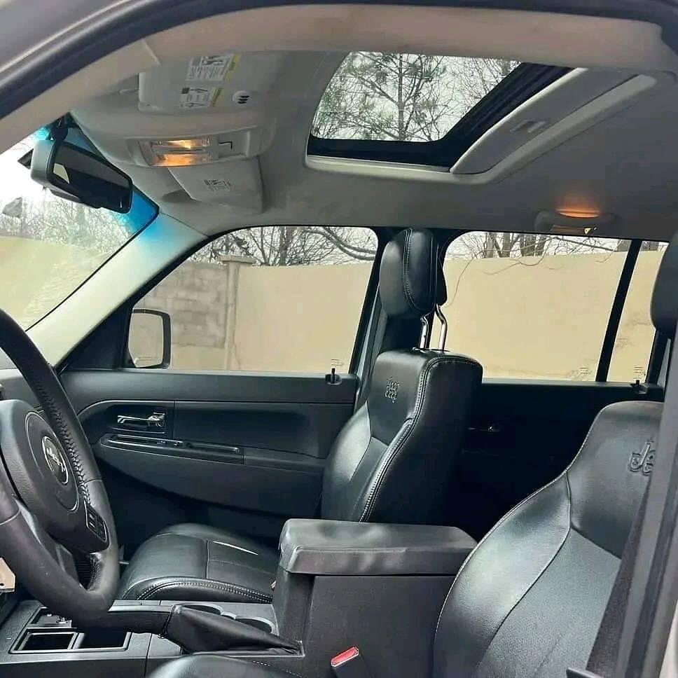 Jeep Liberty Sport view 4