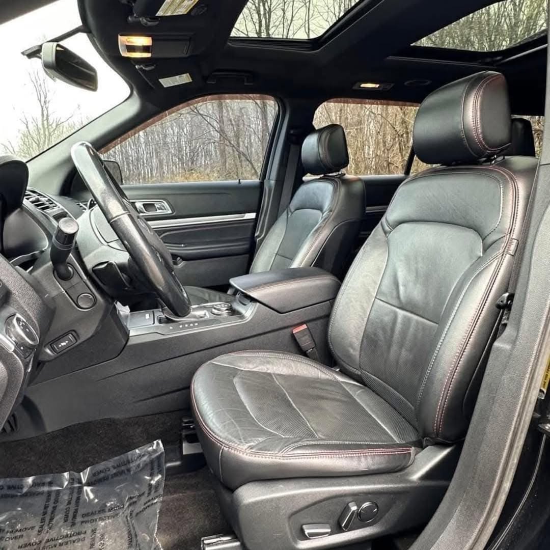 Ford Explorer Sport view 4