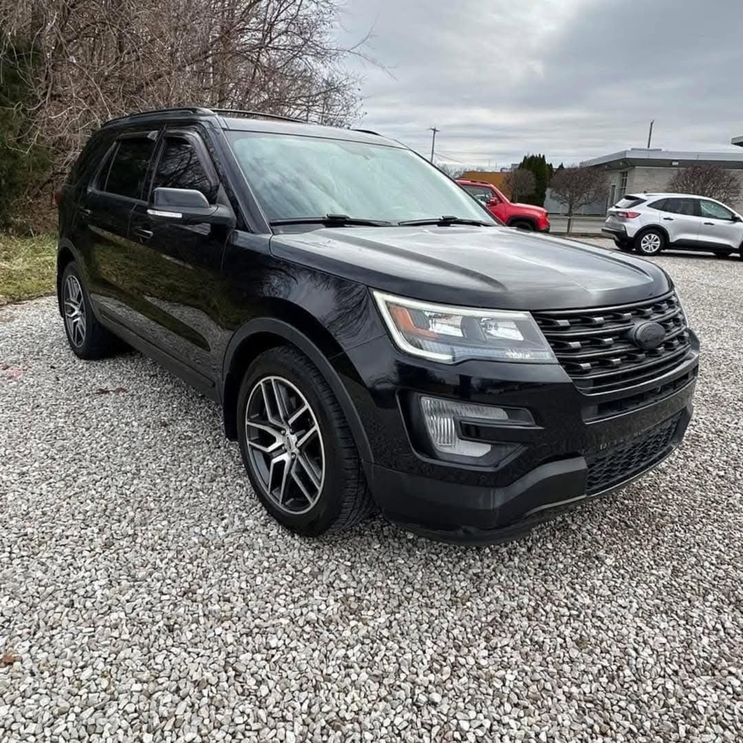Ford Explorer Sport view 2