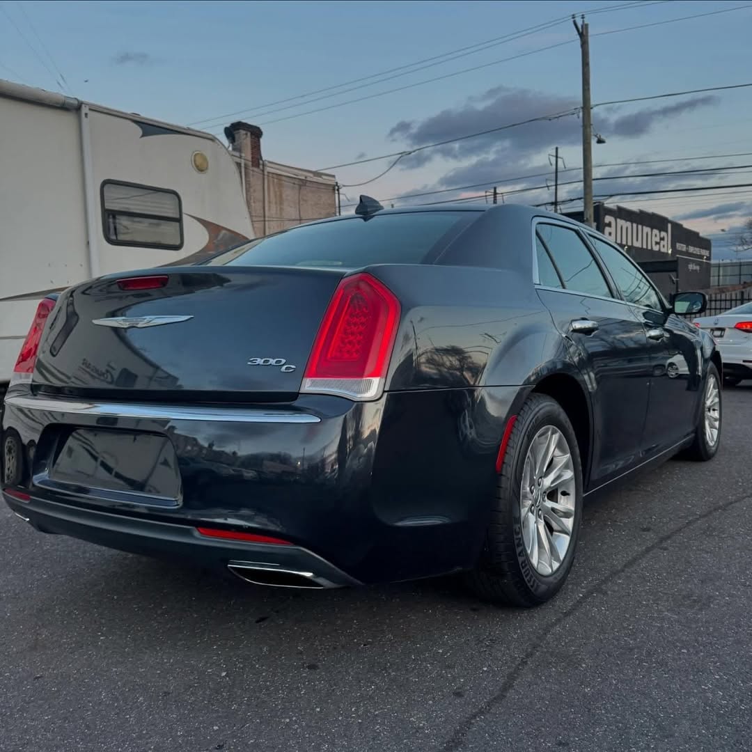 Chrysler 300c V7k view 2