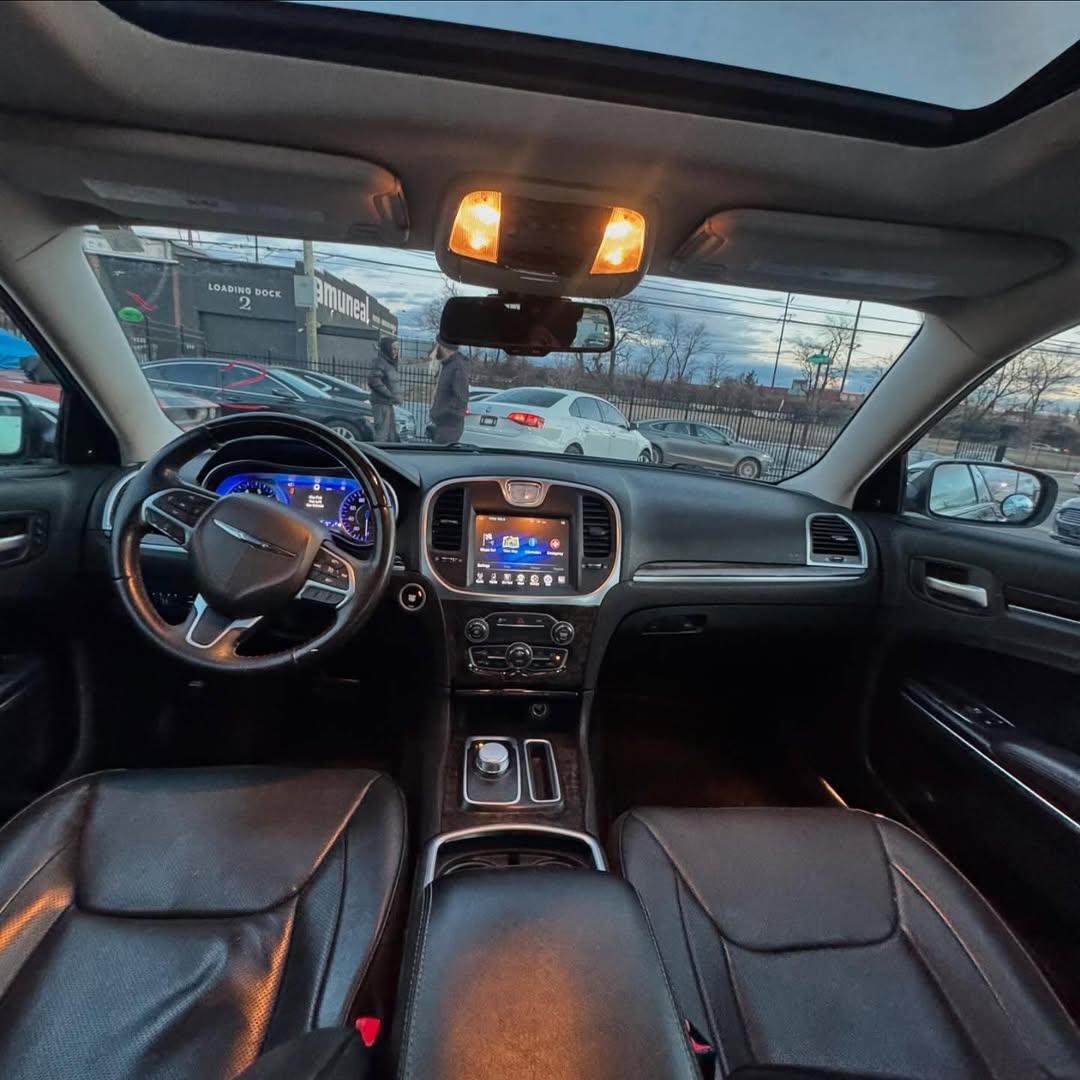 Chrysler 300c V7k view 4