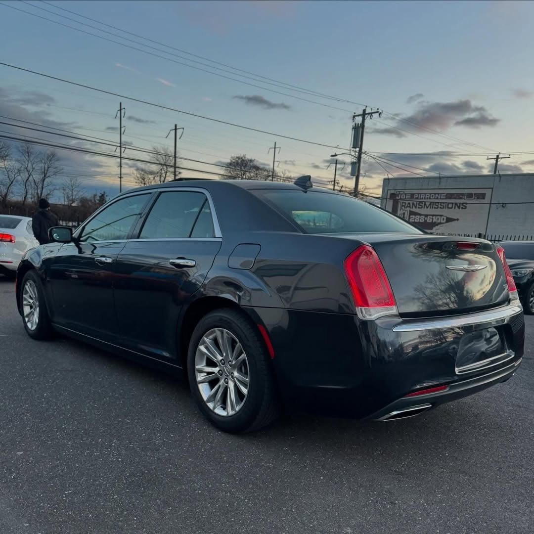 Chrysler 300c V7k view 6