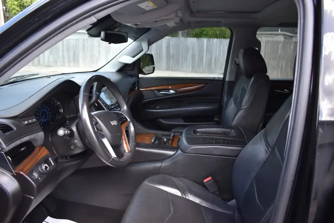 Cadillac Escalade view 4
