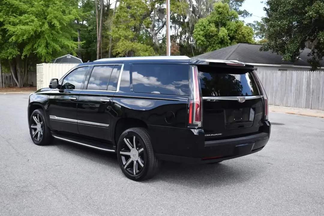 Cadillac Escalade view 7