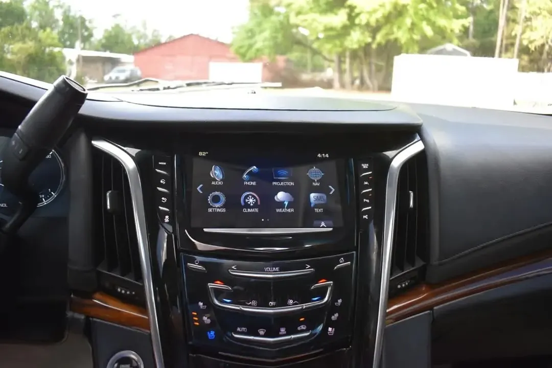 Cadillac Escalade view 6