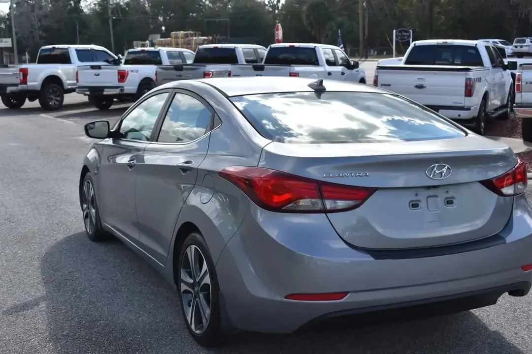 Hyundai Elantra view 5