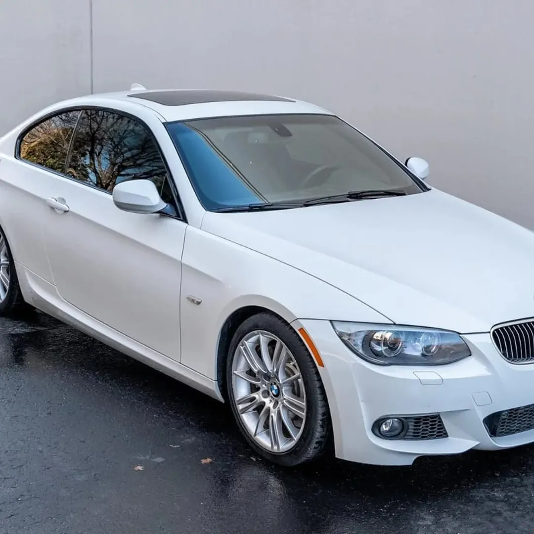 BMW 335i Coupe view 2