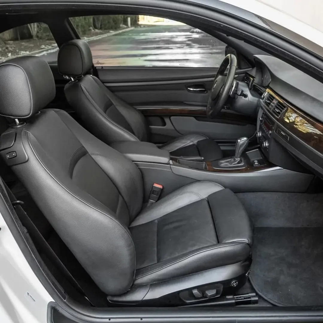 BMW 335i Coupe view 5