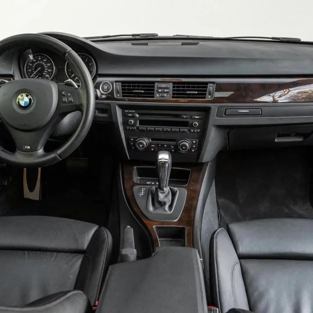 BMW 335i Coupe view 6