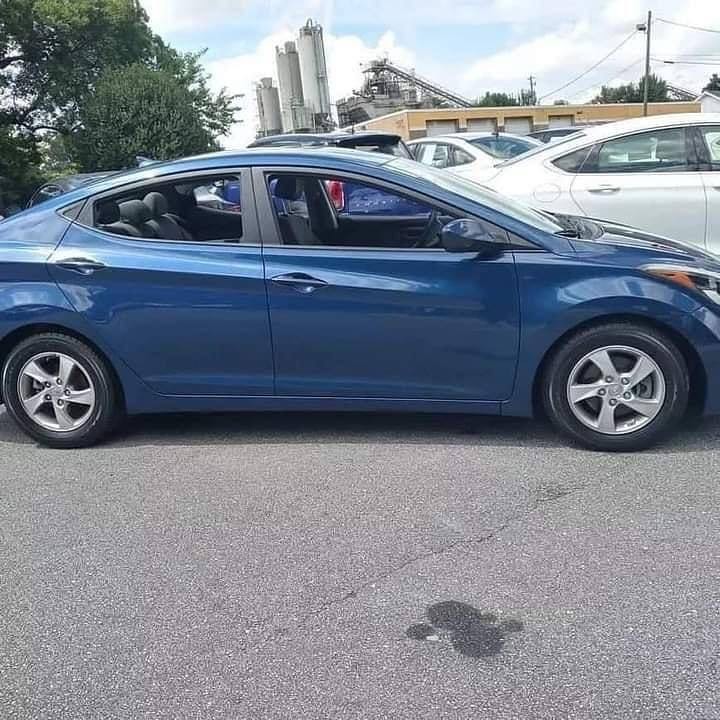 Hyundai Elantra view 2